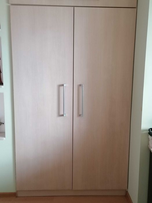 Продавам падащо легло