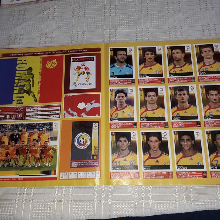 Albume de fotbal Panini + Trei pachete de carți de fotbal la ofertă