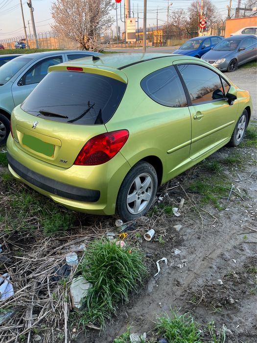 Dezmembrez Puegot 207 1.6 HDI 2008 90cp 160000km