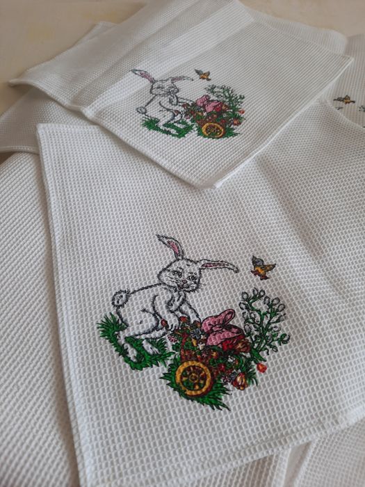 Frumoasa fața de masa din bumbac cu servetele