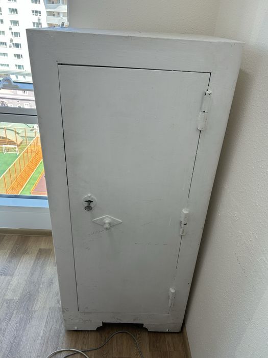 Продам сейф металлический