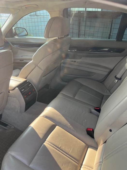 BMW 7 Series 2010 — imagine 3