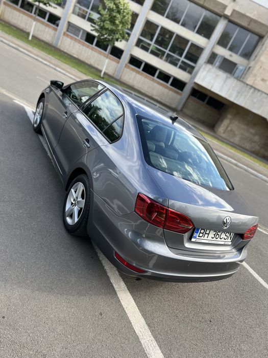 VOLKSWAGEN Jetta 2013 — imagine 3