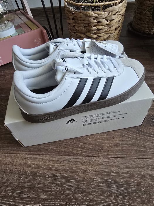 Pantofi Adidas Court Base