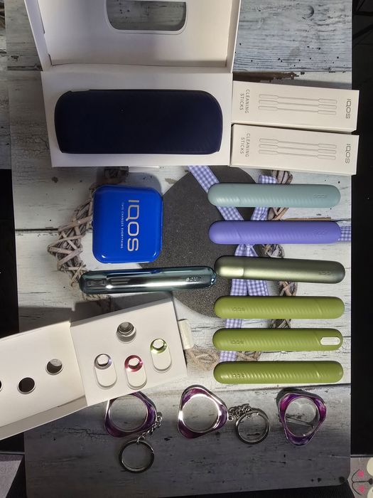 Vand accesorii originale IQOS Iluma – husă, capace ,scrumiera
