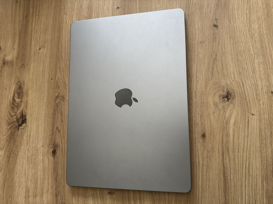 Macbook air 15 m3 - 16gb RAM - 256 ssd Radauti • OLX.ro