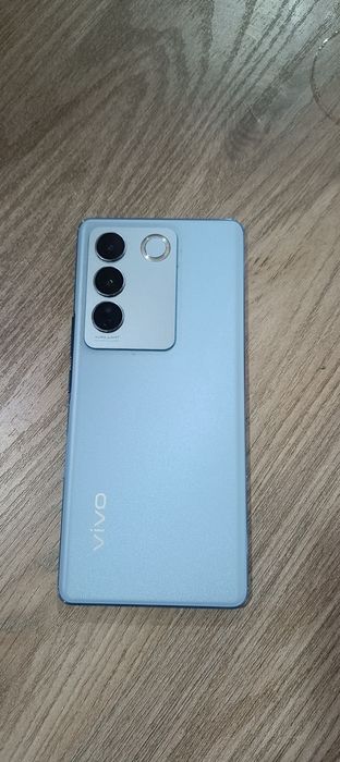 Vivo v27  5g  256 gigabayt 12/8