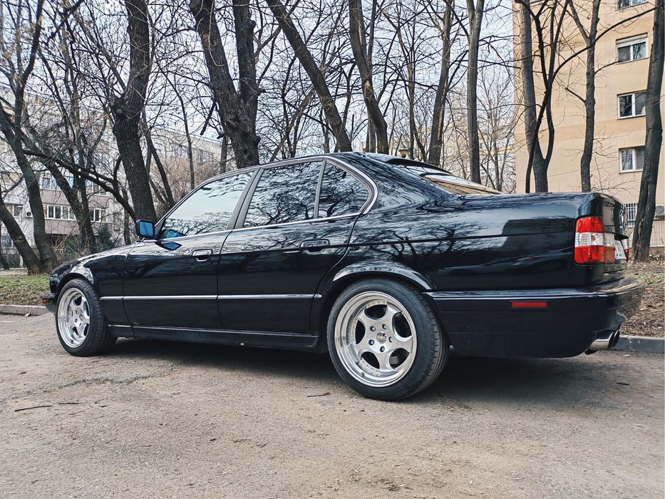 Jante stil M Contour 17” cu prindere 5x120 + anvelope vara aproape noi