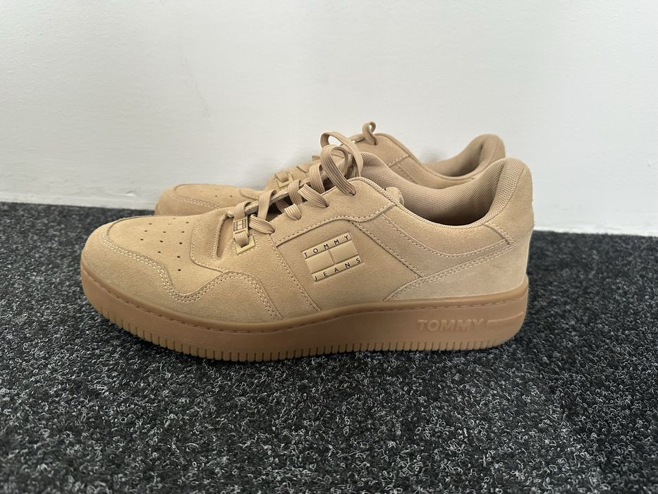 Sneackers: Calvin Klein; Vans; Converse & Tommy Hilfiger