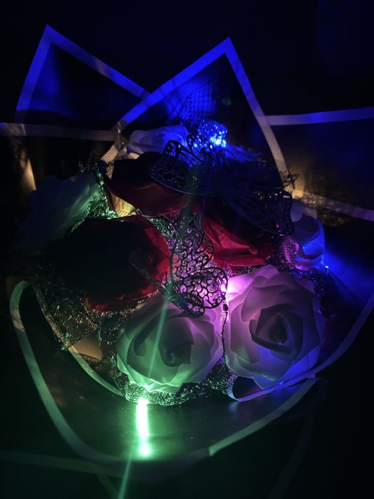 Букет с пеперуди и рози