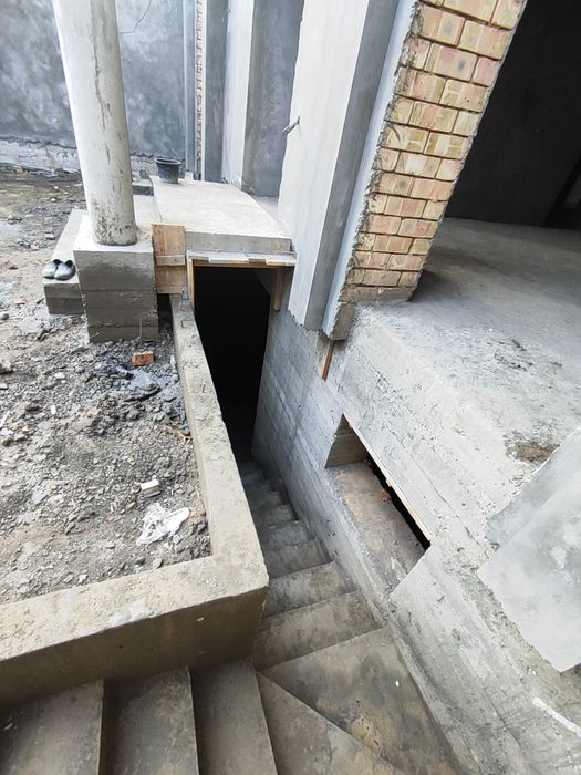 Uzumzor Keles 2.5 sotixdan 2 ta uchaska