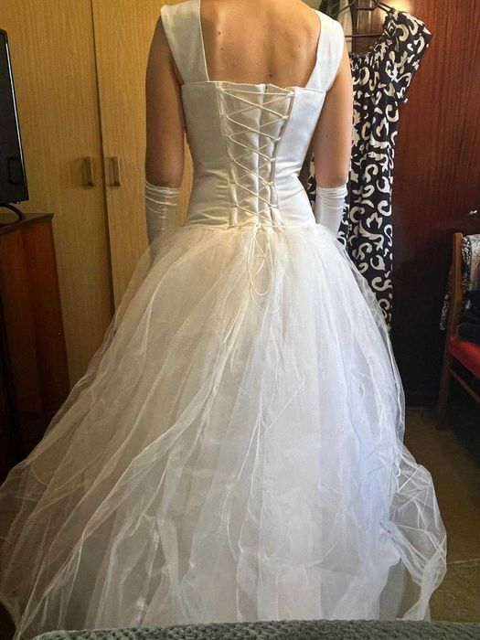 Rochie mireasa cu accesorii