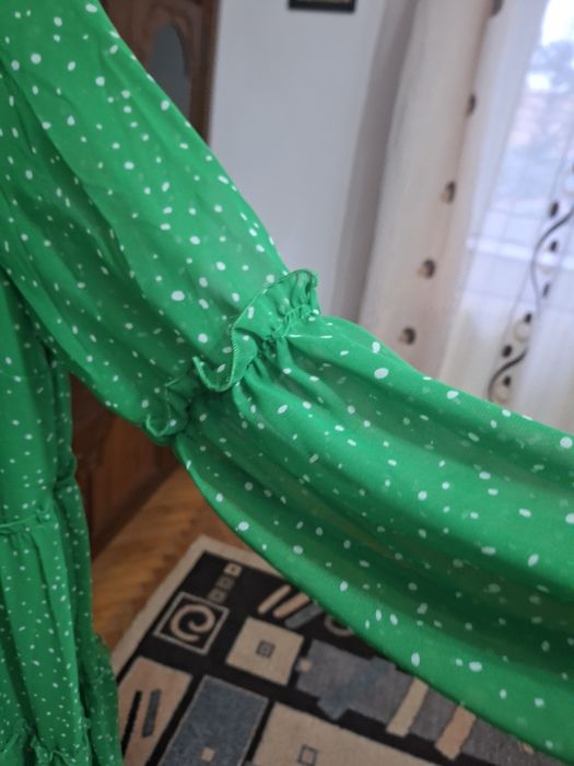 Vând rochie de zi noua