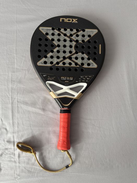 Racheta Nox AT10 Genius 18K Alum By Agustin Tapia 2026