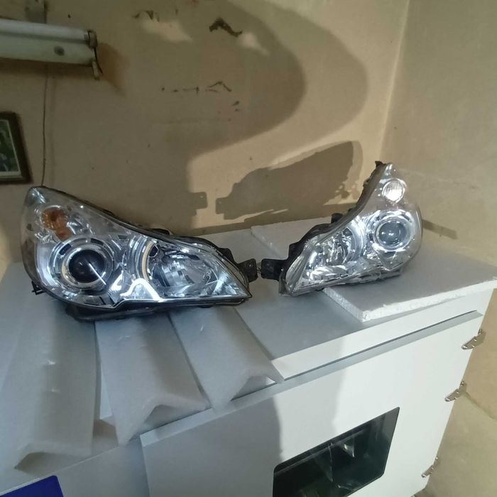 far stanga xenon dreapta subaru outback