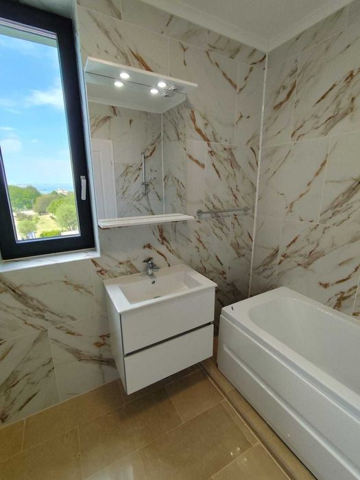 Inchiriez apartament 4 camere, faleza nord, zona Pescarie, intrare in statiunea Mamaia, Bdul Mamaia 294B