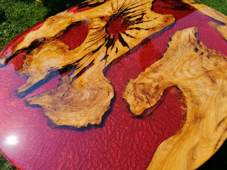 Маса с епоксидна смола и маслина