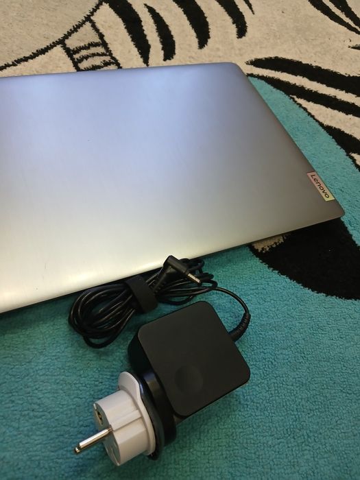 Lenovo noutbuk sotiladi