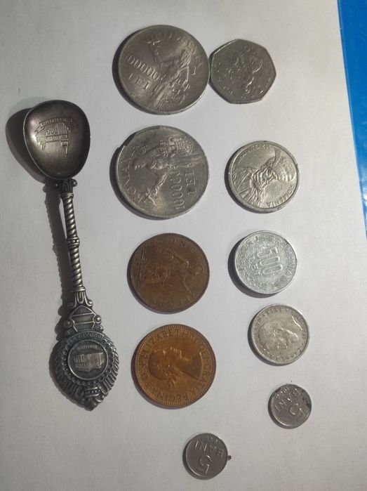 Vând aceste monede...5000 de lei ușor negociabil