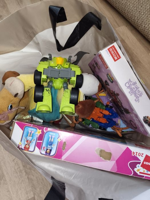 Отдам детские игрушки