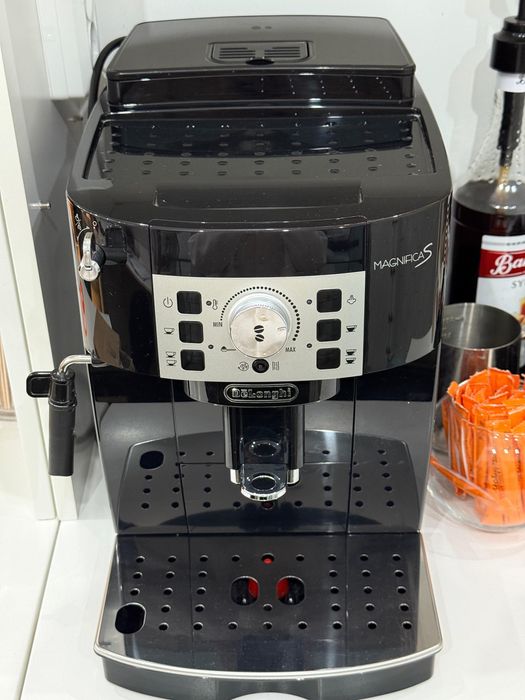 Кофемашина Delonghi MagnificaS