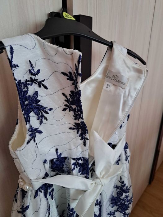 Официална рокла за момичета на 4 г.