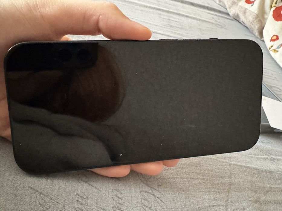 Продам айфон 15 на 128гб