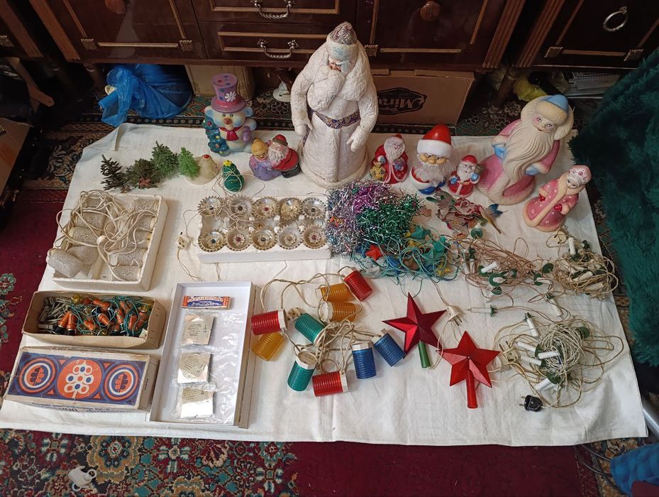 Ёлочные игрушки СССР , дед морозы , снегурочки , гирлянды и т.д.