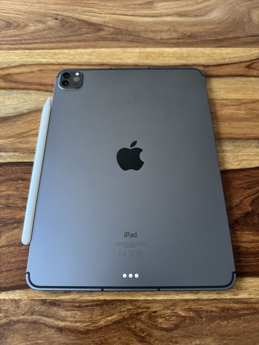 iPad Pro 11" (3-то поколение) M1 | 128GB | Cellular + Apple Pencil 2 & Smart Folio