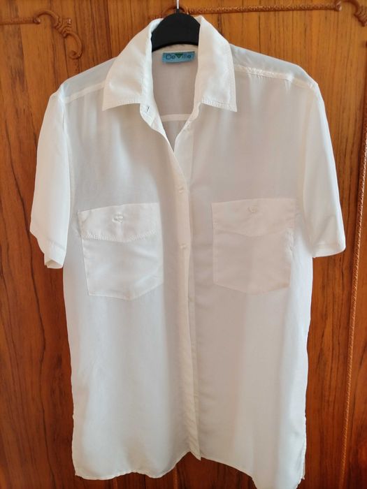 Camasa DeVille, din matase, vintage, mar M, de culoare alba, in stare exceptionala