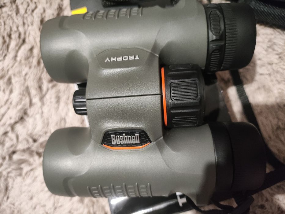 Бинокль Bushnell Trophy Xtreme 8*32