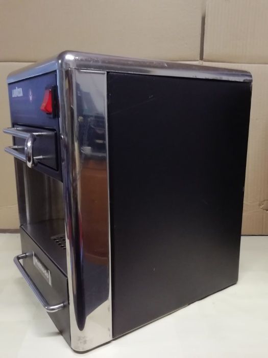 Кафемашина lavazza point + 50 капсули Лаваца