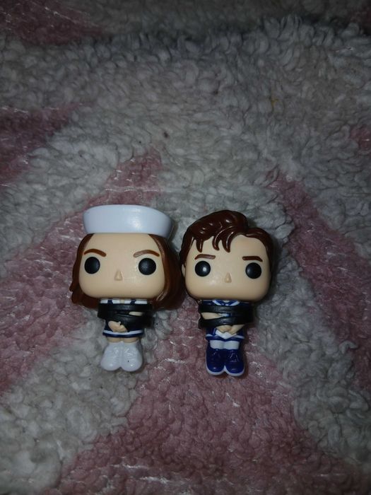 Фигурки очень странные дела