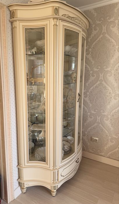 Продам Сервант в стиле Барокко.