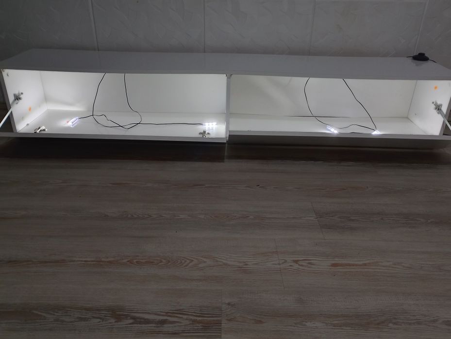 Шкаф за телевизор