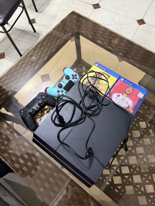 playstation 4 sotiladi ishlashiga javop beramiz narxini kelishimiz ...