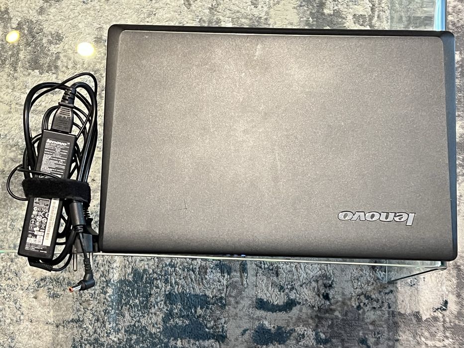 Laptop Lenovo G560 -  Windows 10 Pro instalat
