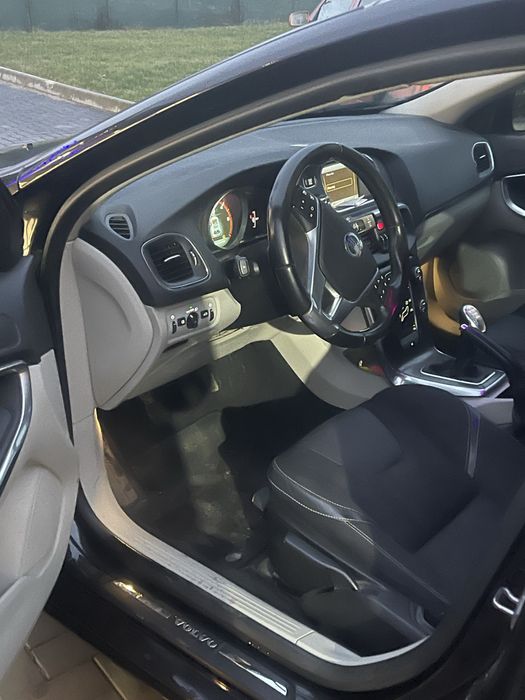 Volvo v40 anul 2013 negociabil