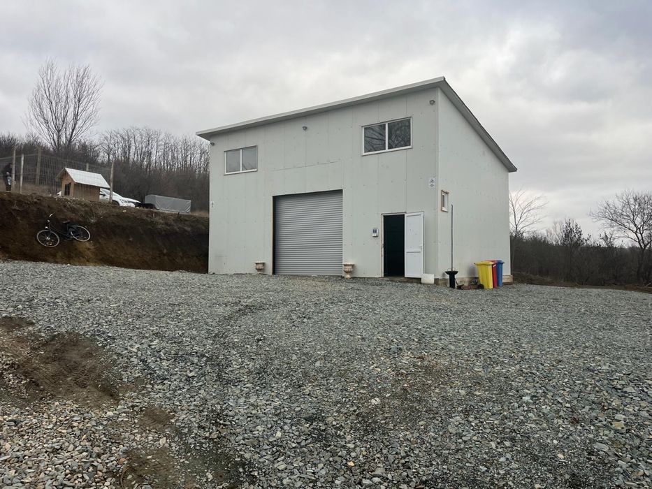 Vand hala + teren extravilan