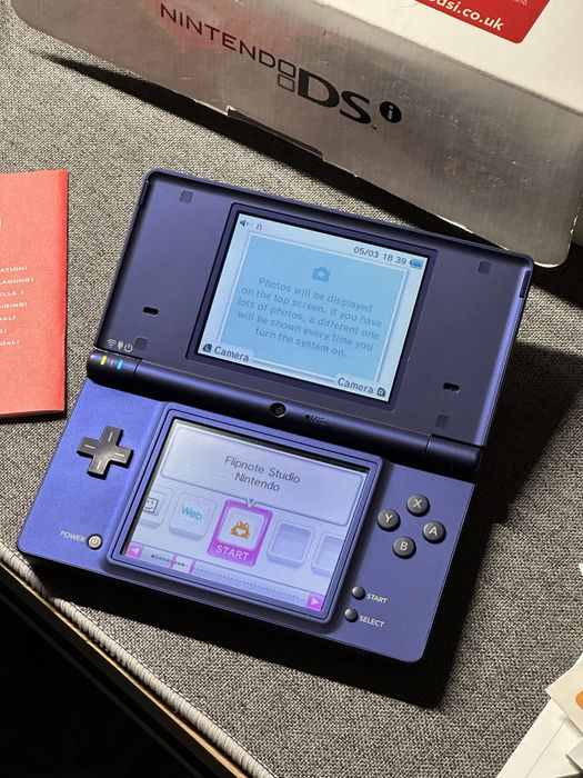 Nintendo DSi metallic blue