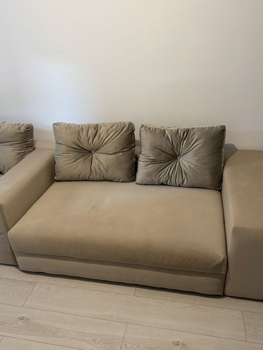 Vand canapea in stare perfecta