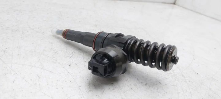 Injector CJ (litere mari) 038130073AS Volkswagen VW Golf a 4-a genera