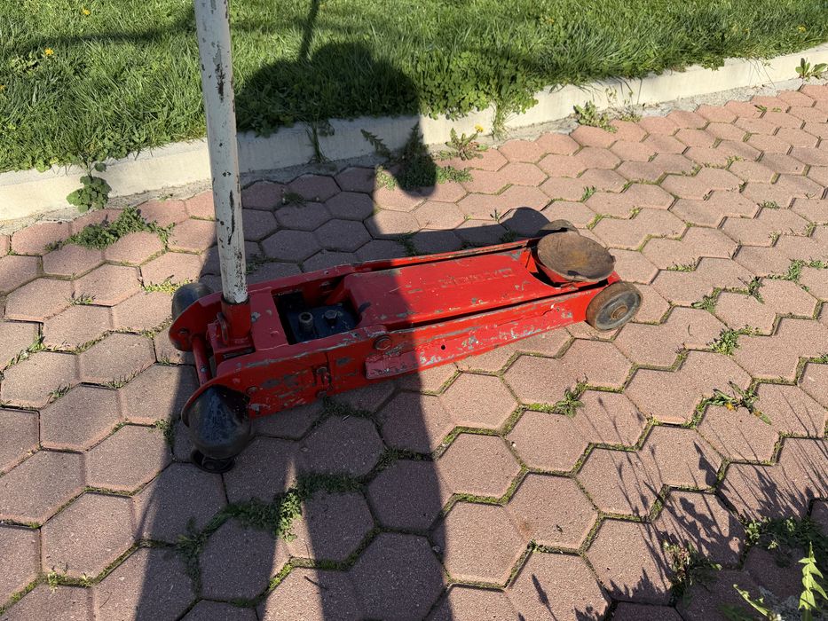 Швейцарски хидравличен крик BRADBURY