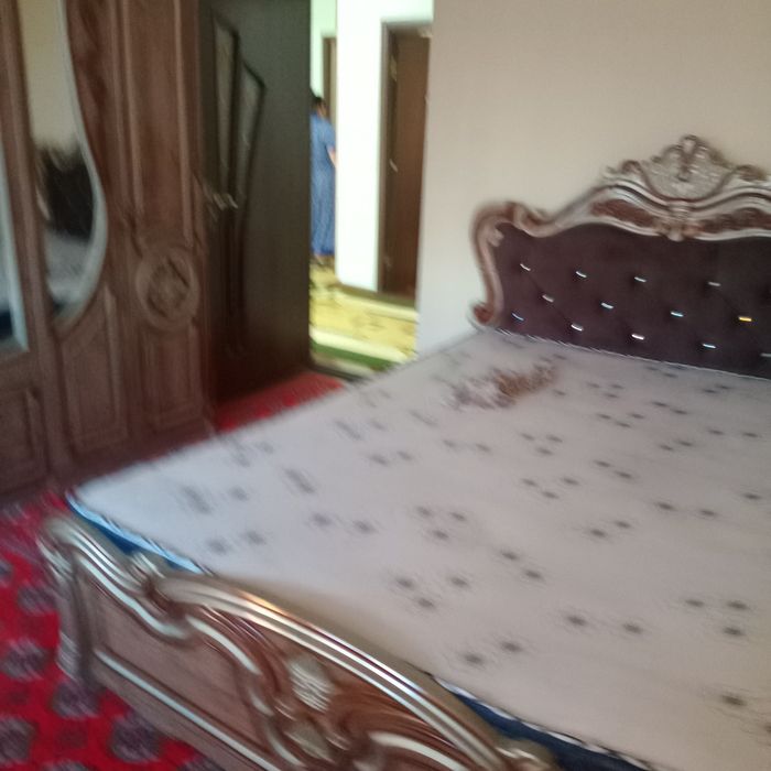 Дехкон бозор (эски хаммом]енида 3 хонали кв ижарага берилади.