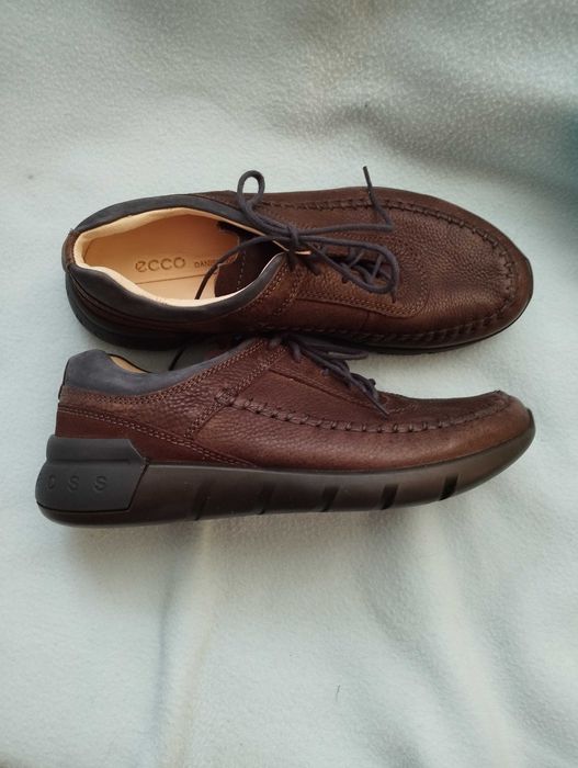 Обувки Ecco и Clarks номер 39-40.