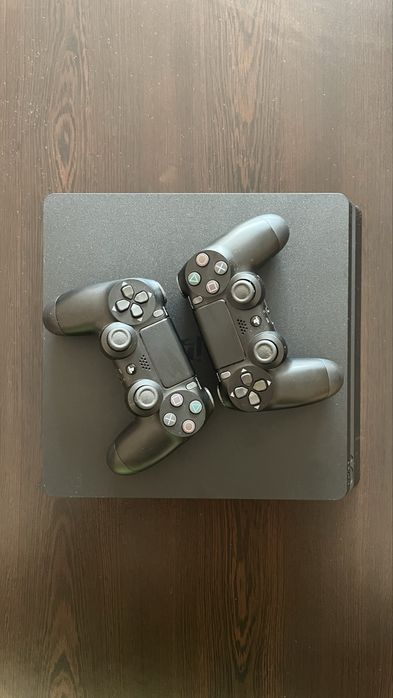 Playstation 4 + 2 контролера