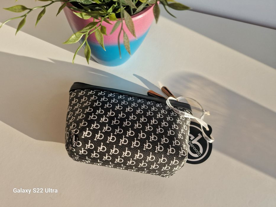 Poșete noi cu eticheta