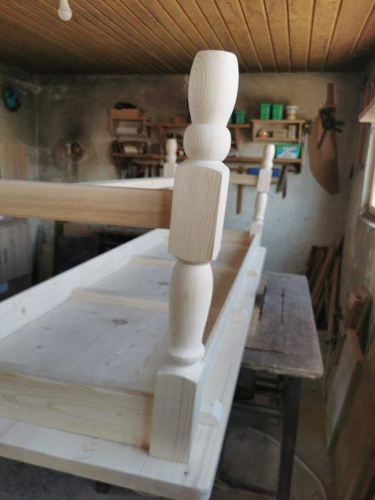 Mese exterior si interior la comanda, scaune si bancute.