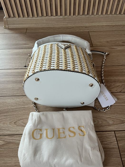 Дамска чанта Guess