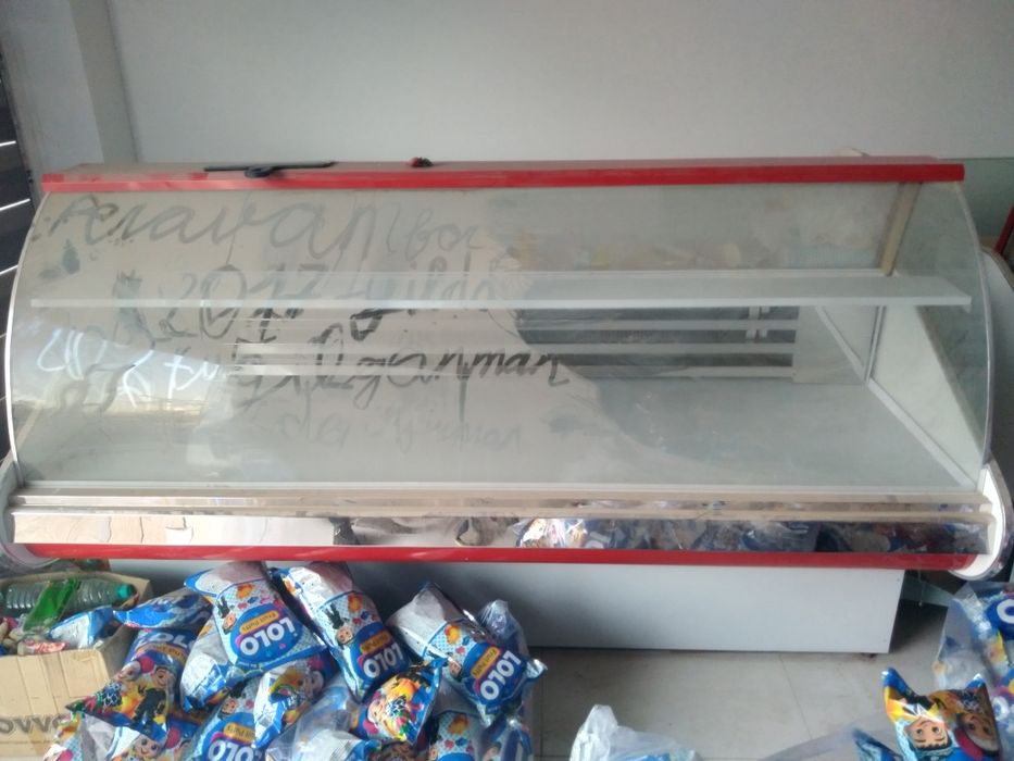 Vetrina holadilnik sotiladi